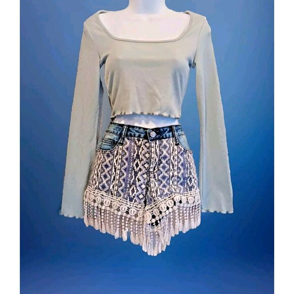 L.E.I. Ashley Low Rise Junior Size 9 Lace Fringe Shorts & Shein Medium Crop Top - Picture 16 of 16